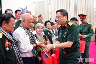 MND meets with and presents gifts to national contributors from Ho Chi Minh City
